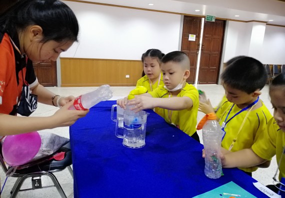 ภาพกิจกรรม คณะวิทยาศาสตร์และเทคโนโลยี จัดค่ายวิทยาศาสตร์โรงเรียนสาธิตฯ ระดับอนุบาล 1-2