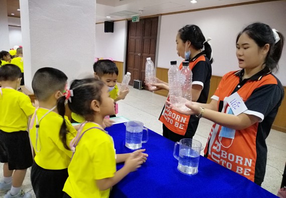 ภาพกิจกรรม คณะวิทยาศาสตร์และเทคโนโลยี จัดค่ายวิทยาศาสตร์โรงเรียนสาธิตฯ ระดับอนุบาล 1-2