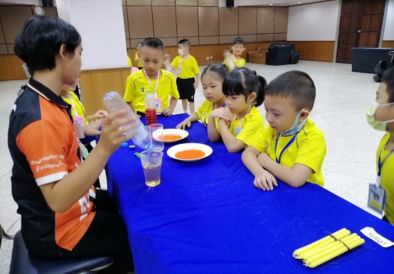 ภาพกิจกรรม คณะวิทยาศาสตร์และเทคโนโลยี จัดค่ายวิทยาศาสตร์โรงเรียนสาธิตฯ ระดับอนุบาล 1-2