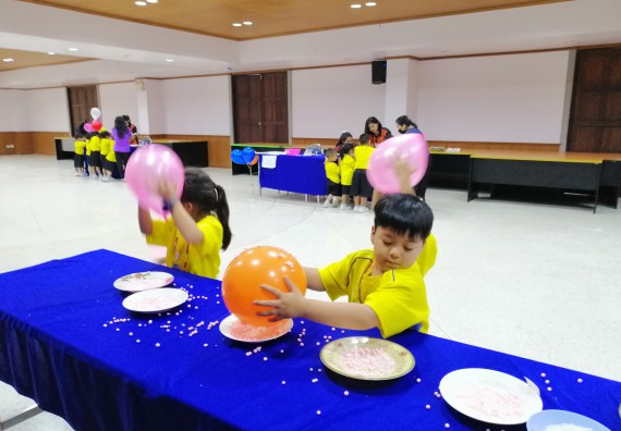 ภาพกิจกรรม คณะวิทยาศาสตร์และเทคโนโลยี จัดค่ายวิทยาศาสตร์โรงเรียนสาธิตฯ ระดับอนุบาล 1-2