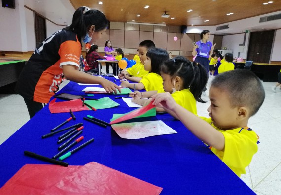 ภาพกิจกรรม คณะวิทยาศาสตร์และเทคโนโลยี จัดค่ายวิทยาศาสตร์โรงเรียนสาธิตฯ ระดับอนุบาล 1-2