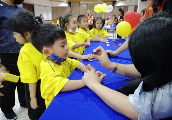 ภาพกิจกรรม คณะวิทยาศาสตร์และเทคโนโลยี จัดค่ายวิทยาศาสตร์โรงเรียนสาธิตฯ ระดับอนุบาล 1-2