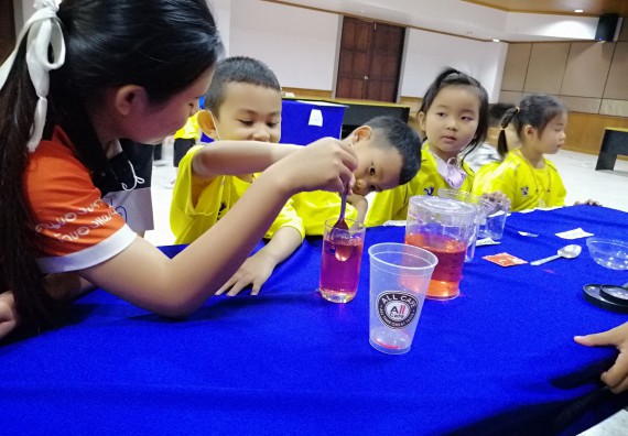 ภาพกิจกรรม คณะวิทยาศาสตร์และเทคโนโลยี จัดค่ายวิทยาศาสตร์โรงเรียนสาธิตฯ ระดับอนุบาล 1-2