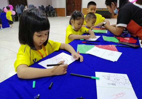 ภาพกิจกรรม คณะวิทยาศาสตร์และเทคโนโลยี จัดค่ายวิทยาศาสตร์โรงเรียนสาธิตฯ ระดับอนุบาล 1-2