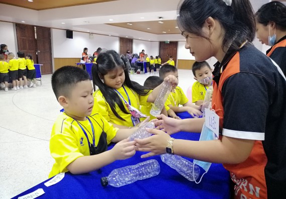 ภาพกิจกรรม คณะวิทยาศาสตร์และเทคโนโลยี จัดค่ายวิทยาศาสตร์โรงเรียนสาธิตฯ ระดับอนุบาล 1-2
