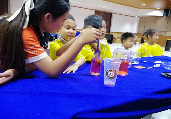 ภาพกิจกรรม คณะวิทยาศาสตร์และเทคโนโลยี จัดค่ายวิทยาศาสตร์โรงเรียนสาธิตฯ ระดับอนุบาล 1-2