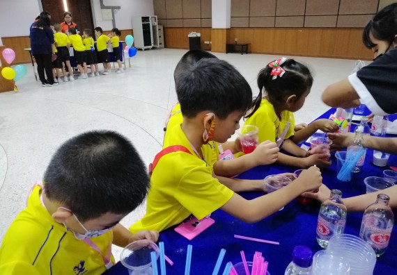 ภาพกิจกรรม คณะวิทยาศาสตร์และเทคโนโลยี จัดค่ายวิทยาศาสตร์โรงเรียนสาธิตฯ ระดับอนุบาล 1-2