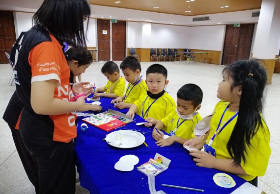 ภาพกิจกรรม คณะวิทยาศาสตร์และเทคโนโลยี จัดค่ายวิทยาศาสตร์โรงเรียนสาธิตฯ ระดับอนุบาล 1-2