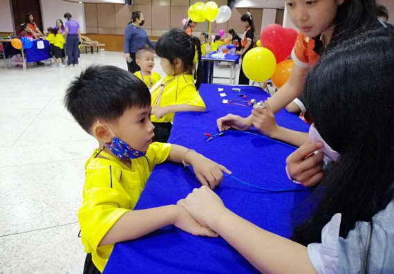 ภาพกิจกรรม คณะวิทยาศาสตร์และเทคโนโลยี จัดค่ายวิทยาศาสตร์โรงเรียนสาธิตฯ ระดับอนุบาล 1-2