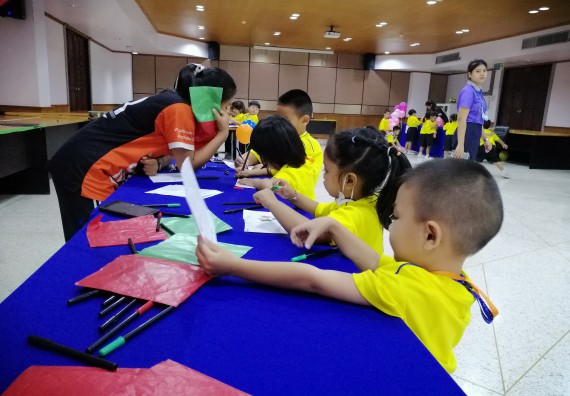 ภาพกิจกรรม คณะวิทยาศาสตร์และเทคโนโลยี จัดค่ายวิทยาศาสตร์โรงเรียนสาธิตฯ ระดับอนุบาล 1-2