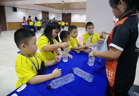 ภาพกิจกรรม คณะวิทยาศาสตร์และเทคโนโลยี จัดค่ายวิทยาศาสตร์โรงเรียนสาธิตฯ ระดับอนุบาล 1-2