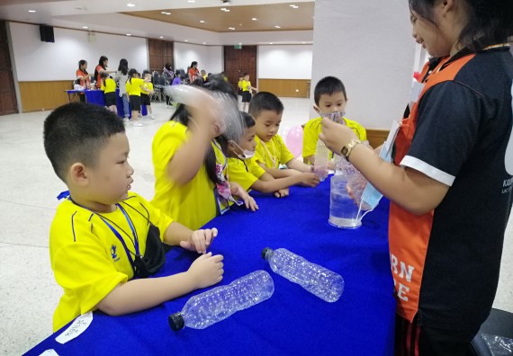 ภาพกิจกรรม คณะวิทยาศาสตร์และเทคโนโลยี จัดค่ายวิทยาศาสตร์โรงเรียนสาธิตฯ ระดับอนุบาล 1-2