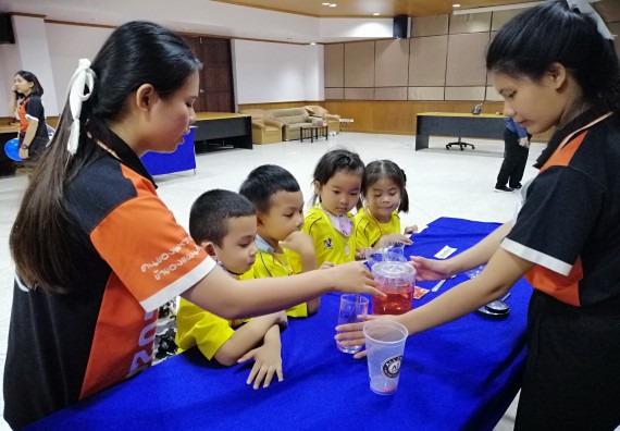 ภาพกิจกรรม คณะวิทยาศาสตร์และเทคโนโลยี จัดค่ายวิทยาศาสตร์โรงเรียนสาธิตฯ ระดับอนุบาล 1-2
