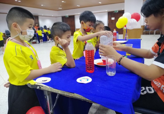 ภาพกิจกรรม คณะวิทยาศาสตร์และเทคโนโลยี จัดค่ายวิทยาศาสตร์โรงเรียนสาธิตฯ ระดับอนุบาล 1-2