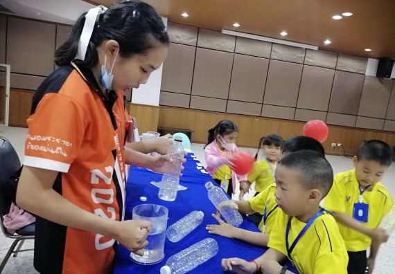 ภาพกิจกรรม คณะวิทยาศาสตร์และเทคโนโลยี จัดค่ายวิทยาศาสตร์โรงเรียนสาธิตฯ ระดับอนุบาล 1-2