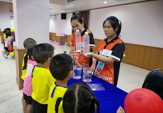 ภาพกิจกรรม คณะวิทยาศาสตร์และเทคโนโลยี จัดค่ายวิทยาศาสตร์โรงเรียนสาธิตฯ ระดับอนุบาล 1-2
