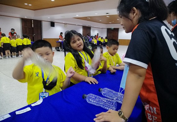 ภาพกิจกรรม คณะวิทยาศาสตร์และเทคโนโลยี จัดค่ายวิทยาศาสตร์โรงเรียนสาธิตฯ ระดับอนุบาล 1-2