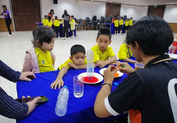 ภาพกิจกรรม คณะวิทยาศาสตร์และเทคโนโลยี จัดค่ายวิทยาศาสตร์โรงเรียนสาธิตฯ ระดับอนุบาล 1-2