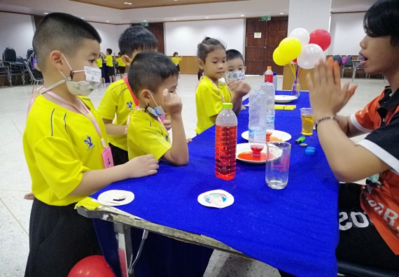 ภาพกิจกรรม คณะวิทยาศาสตร์และเทคโนโลยี จัดค่ายวิทยาศาสตร์โรงเรียนสาธิตฯ ระดับอนุบาล 1-2