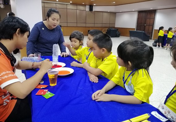 ภาพกิจกรรม คณะวิทยาศาสตร์และเทคโนโลยี จัดค่ายวิทยาศาสตร์โรงเรียนสาธิตฯ ระดับอนุบาล 1-2