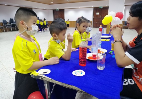 ภาพกิจกรรม คณะวิทยาศาสตร์และเทคโนโลยี จัดค่ายวิทยาศาสตร์โรงเรียนสาธิตฯ ระดับอนุบาล 1-2