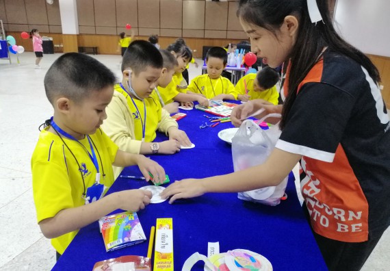 ภาพกิจกรรม คณะวิทยาศาสตร์และเทคโนโลยี จัดค่ายวิทยาศาสตร์โรงเรียนสาธิตฯ ระดับอนุบาล 1-2