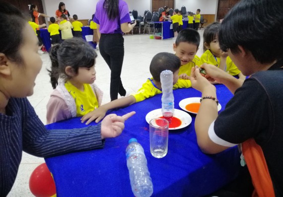 ภาพกิจกรรม คณะวิทยาศาสตร์และเทคโนโลยี จัดค่ายวิทยาศาสตร์โรงเรียนสาธิตฯ ระดับอนุบาล 1-2