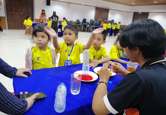 ภาพกิจกรรม คณะวิทยาศาสตร์และเทคโนโลยี จัดค่ายวิทยาศาสตร์โรงเรียนสาธิตฯ ระดับอนุบาล 1-2