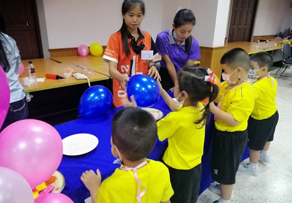 ภาพกิจกรรม คณะวิทยาศาสตร์และเทคโนโลยี จัดค่ายวิทยาศาสตร์โรงเรียนสาธิตฯ ระดับอนุบาล 1-2