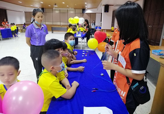 ภาพกิจกรรม คณะวิทยาศาสตร์และเทคโนโลยี จัดค่ายวิทยาศาสตร์โรงเรียนสาธิตฯ ระดับอนุบาล 1-2