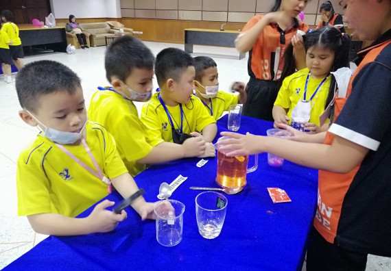 ภาพกิจกรรม คณะวิทยาศาสตร์และเทคโนโลยี จัดค่ายวิทยาศาสตร์โรงเรียนสาธิตฯ ระดับอนุบาล 1-2