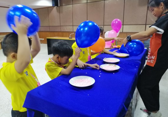 ภาพกิจกรรม คณะวิทยาศาสตร์และเทคโนโลยี จัดค่ายวิทยาศาสตร์โรงเรียนสาธิตฯ ระดับอนุบาล 1-2