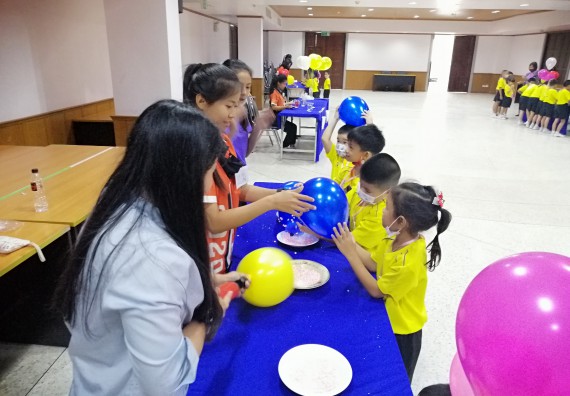 ภาพกิจกรรม คณะวิทยาศาสตร์และเทคโนโลยี จัดค่ายวิทยาศาสตร์โรงเรียนสาธิตฯ ระดับอนุบาล 1-2