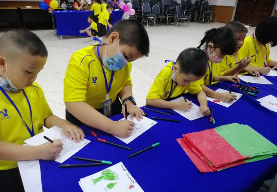 ภาพกิจกรรม คณะวิทยาศาสตร์และเทคโนโลยี จัดค่ายวิทยาศาสตร์โรงเรียนสาธิตฯ ระดับอนุบาล 1-2