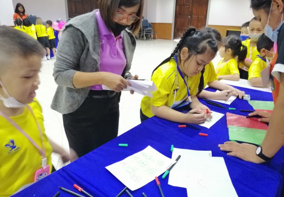 ภาพกิจกรรม คณะวิทยาศาสตร์และเทคโนโลยี จัดค่ายวิทยาศาสตร์โรงเรียนสาธิตฯ ระดับอนุบาล 1-2