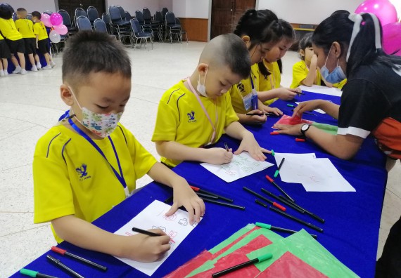 ภาพกิจกรรม คณะวิทยาศาสตร์และเทคโนโลยี จัดค่ายวิทยาศาสตร์โรงเรียนสาธิตฯ ระดับอนุบาล 1-2