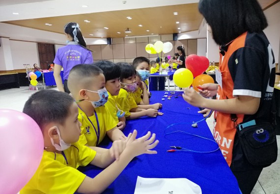 ภาพกิจกรรม คณะวิทยาศาสตร์และเทคโนโลยี จัดค่ายวิทยาศาสตร์โรงเรียนสาธิตฯ ระดับอนุบาล 1-2