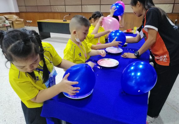 ภาพกิจกรรม คณะวิทยาศาสตร์และเทคโนโลยี จัดค่ายวิทยาศาสตร์โรงเรียนสาธิตฯ ระดับอนุบาล 1-2