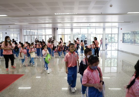 ภาพกิจกรรม  คณะวิทยาศาสตร์และเทคโนโลยี จัดค่ายวิทยาศาสตร์โรงเรียนอนุบาลกำแพงเพชร ระดับชั้นประถมศึกษาปีที่ 1-3