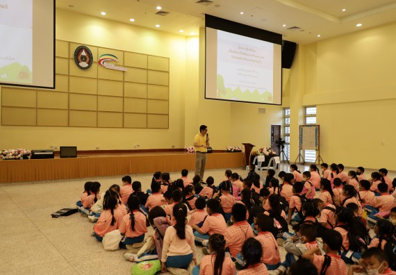 ภาพกิจกรรม  คณะวิทยาศาสตร์และเทคโนโลยี จัดค่ายวิทยาศาสตร์โรงเรียนอนุบาลกำแพงเพชร ระดับชั้นประถมศึกษาปีที่ 1-3
