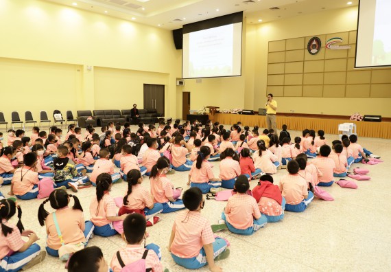 ภาพกิจกรรม  คณะวิทยาศาสตร์และเทคโนโลยี จัดค่ายวิทยาศาสตร์โรงเรียนอนุบาลกำแพงเพชร ระดับชั้นประถมศึกษาปีที่ 1-3