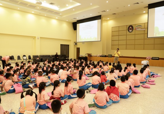 ภาพกิจกรรม  คณะวิทยาศาสตร์และเทคโนโลยี จัดค่ายวิทยาศาสตร์โรงเรียนอนุบาลกำแพงเพชร ระดับชั้นประถมศึกษาปีที่ 1-3