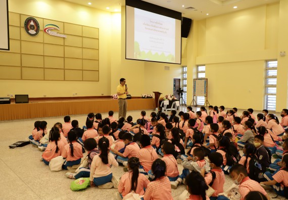 ภาพกิจกรรม  คณะวิทยาศาสตร์และเทคโนโลยี จัดค่ายวิทยาศาสตร์โรงเรียนอนุบาลกำแพงเพชร ระดับชั้นประถมศึกษาปีที่ 1-3