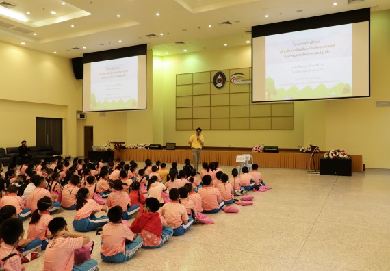 ภาพกิจกรรม  คณะวิทยาศาสตร์และเทคโนโลยี จัดค่ายวิทยาศาสตร์โรงเรียนอนุบาลกำแพงเพชร ระดับชั้นประถมศึกษาปีที่ 1-3