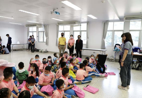 ภาพกิจกรรม  คณะวิทยาศาสตร์และเทคโนโลยี จัดค่ายวิทยาศาสตร์โรงเรียนอนุบาลกำแพงเพชร ระดับชั้นประถมศึกษาปีที่ 1-3