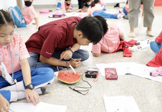 ภาพกิจกรรม  คณะวิทยาศาสตร์และเทคโนโลยี จัดค่ายวิทยาศาสตร์โรงเรียนอนุบาลกำแพงเพชร ระดับชั้นประถมศึกษาปีที่ 1-3