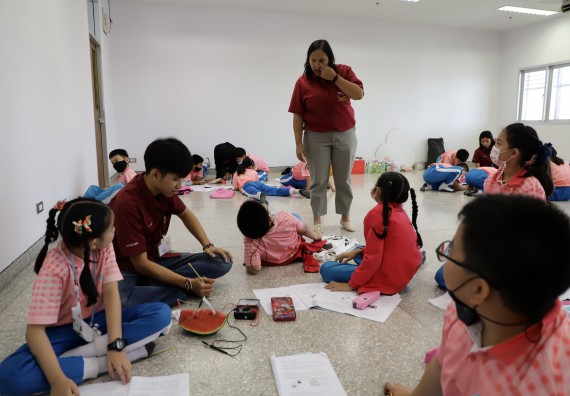 ภาพกิจกรรม  คณะวิทยาศาสตร์และเทคโนโลยี จัดค่ายวิทยาศาสตร์โรงเรียนอนุบาลกำแพงเพชร ระดับชั้นประถมศึกษาปีที่ 1-3