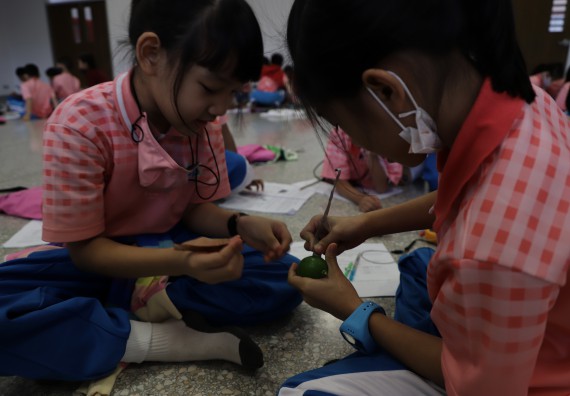 ภาพกิจกรรม  คณะวิทยาศาสตร์และเทคโนโลยี จัดค่ายวิทยาศาสตร์โรงเรียนอนุบาลกำแพงเพชร ระดับชั้นประถมศึกษาปีที่ 1-3