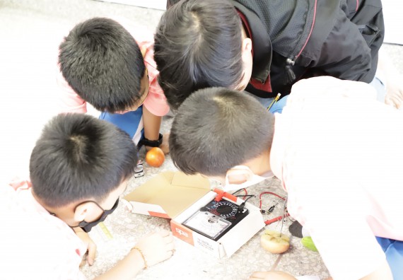 ภาพกิจกรรม  คณะวิทยาศาสตร์และเทคโนโลยี จัดค่ายวิทยาศาสตร์โรงเรียนอนุบาลกำแพงเพชร ระดับชั้นประถมศึกษาปีที่ 1-3