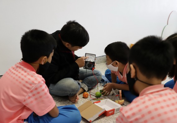 ภาพกิจกรรม  คณะวิทยาศาสตร์และเทคโนโลยี จัดค่ายวิทยาศาสตร์โรงเรียนอนุบาลกำแพงเพชร ระดับชั้นประถมศึกษาปีที่ 1-3